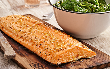 Laks Paa Planke Med Grillet Vintergroent