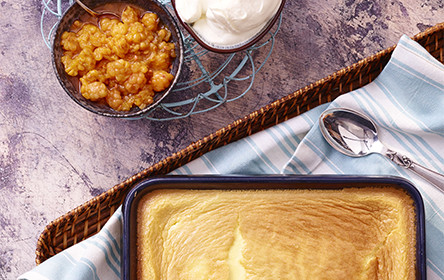 Ostkaka Med Gradde Och Hjortronsylt