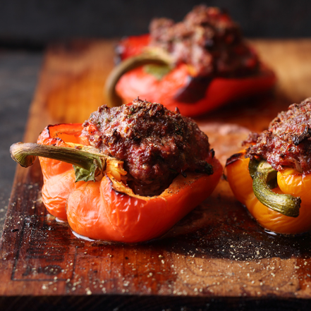 Paprika Kraeuterhackfleisch Zedernholzbrett 441X441Px