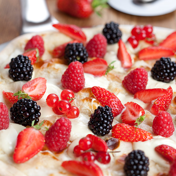Pizza Aux Fruits Rouges  Fromage Et Chocolat Blanc