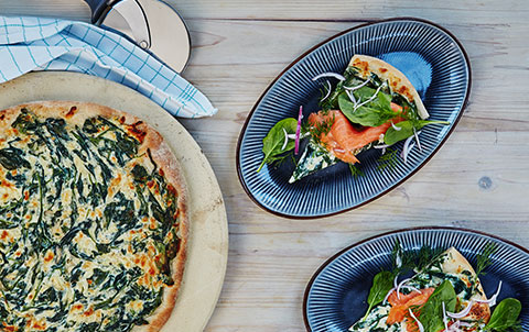 Pizza Med Roeget Laks Og Spinatcreme
