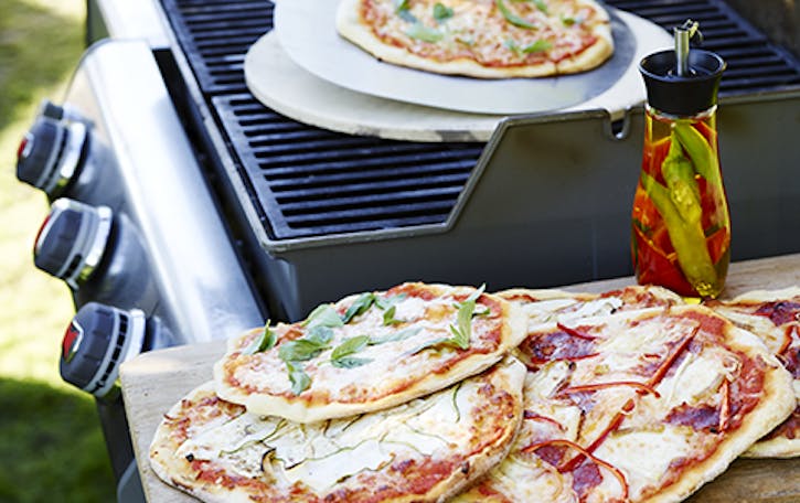 Weber Pizza (Čištění grilu, Čištění grilu Před, důkladně očistěte, důkladně očistěte rošt) Weber Pizza