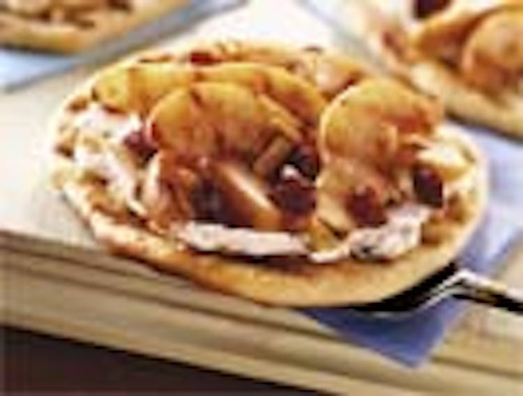 Pizzas de pera, queso de cabra, almendras y arándanos ... image of Pizzas de pera, queso de cabra, almendras y arándanos ...