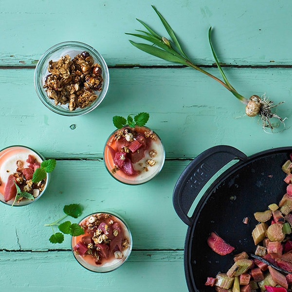 Rhubarbe Au Four Avec Mousse Au Citron Et Croquant De Noisette