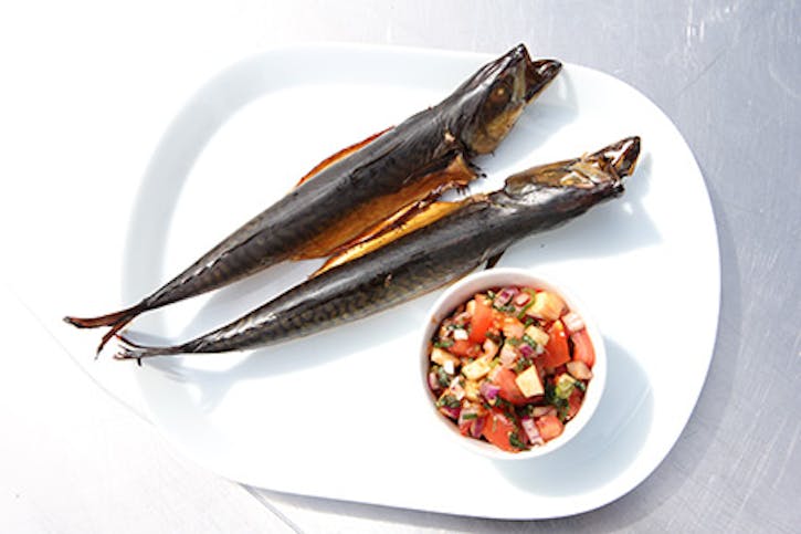 Røget makrel med tomatsalsa skaldyr | Weber