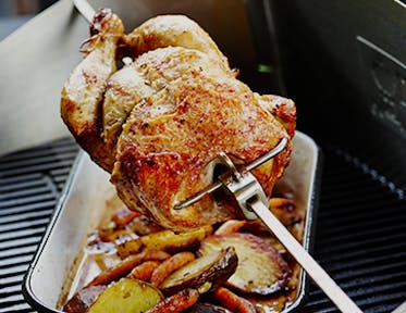 Roterande kyckling med rotfrukter