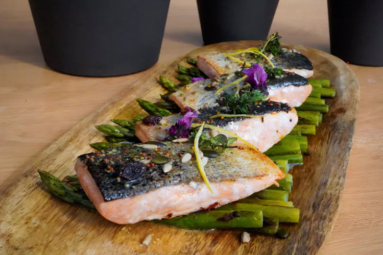 Seared Salmon with Grilled Asparagus & Lemon Vinaigrette | Seafood | Weber recipes