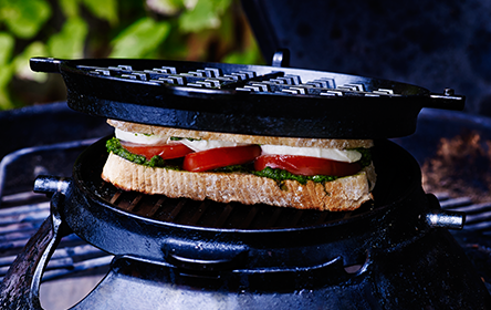 Sandwich Med Tomat Pesto Og Mozzarella