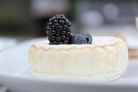 Savustettu Brie Marjojen Kera