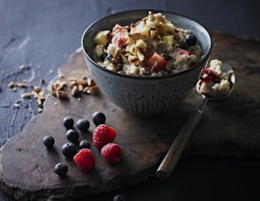 Oatmeal with Almonds, Berries and Apple