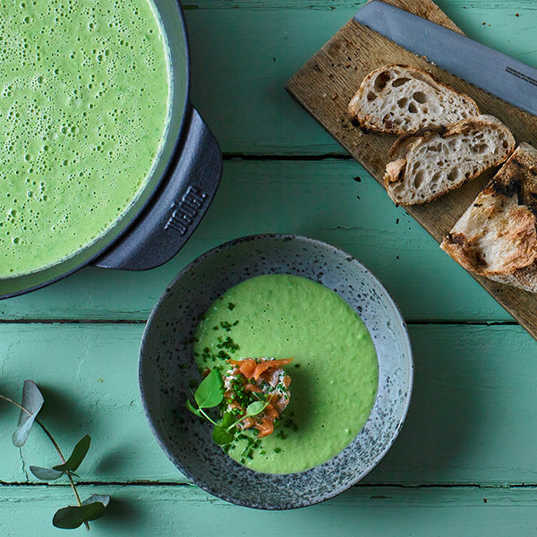 Soupe Aux Pois Verts Avec Saumon Fume Et Ciboulette