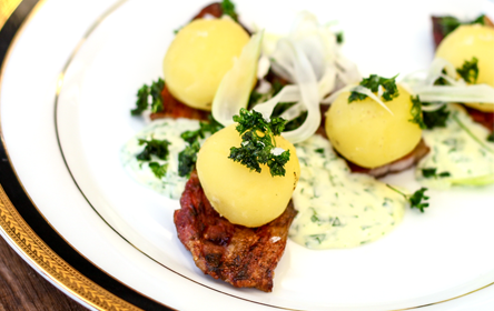 Stegt Flaesk Med Persillesauce