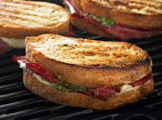 Tosta De Pastrami De Vaca Com Pesto