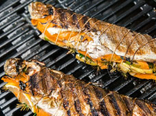 Truta Com Cenouras Espargos E Limao