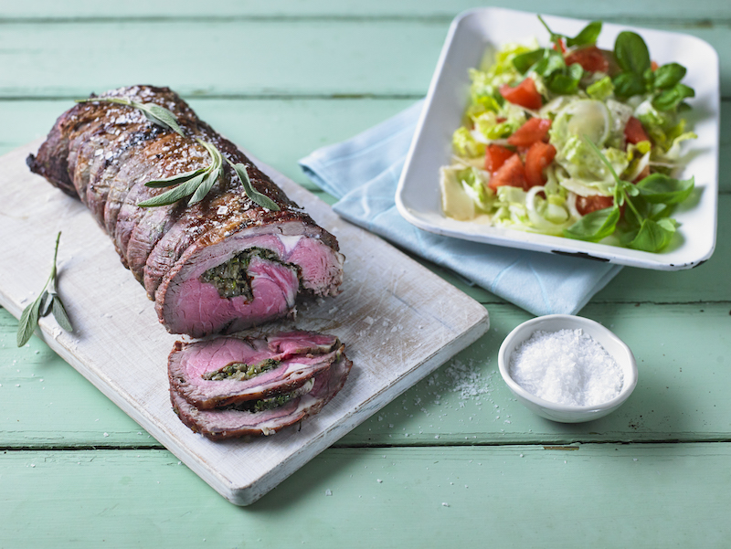 Urtestekt Kalv Med Tomatsalat
