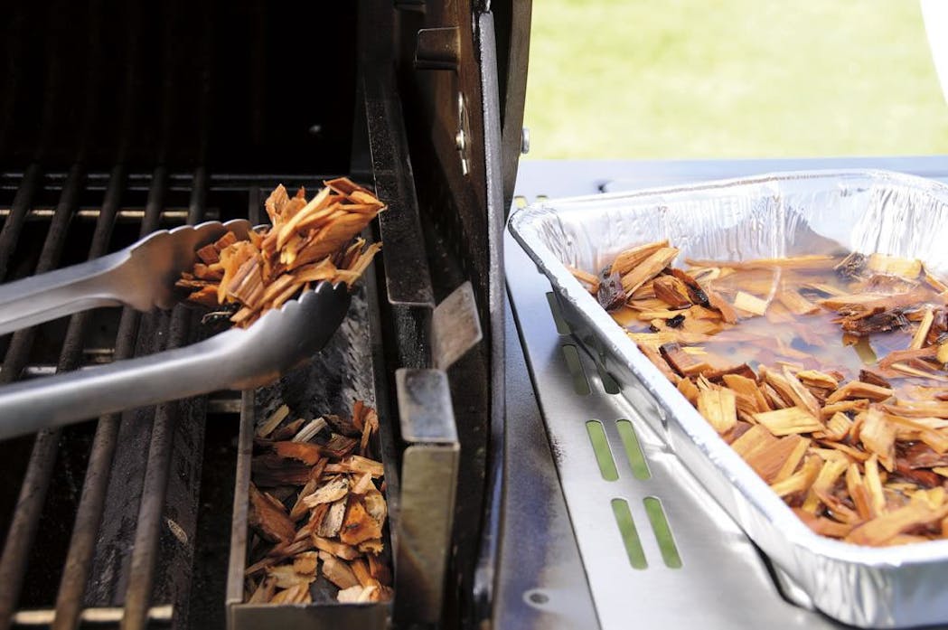 Smoker Box Wood Chips BBQ Smoker for Indoor Outdoor Charcoal Gas