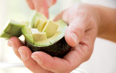 Couper un avocat en dés