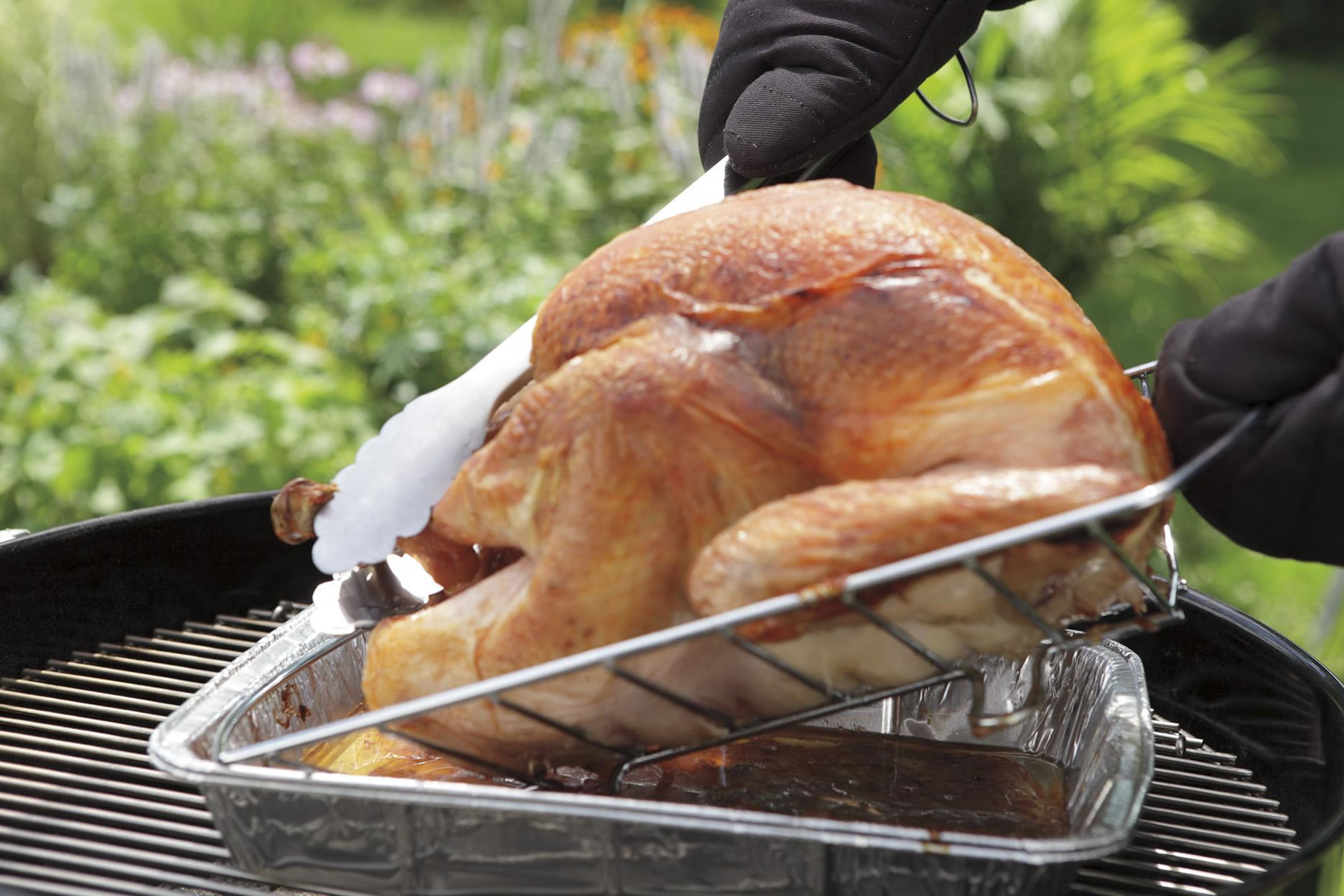 Cooking turkey clearance on charcoal grill