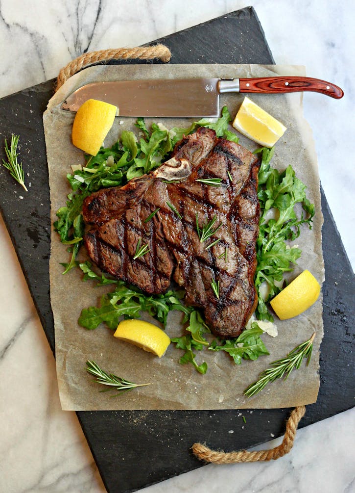 Tuscan T-Bone Steak with Arugula and Lemon | Red Recipes | Grills